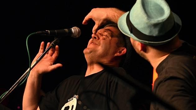 STO ZVÍŘAT PŘEHRAJE NOVÉ  ALBUM "MINISTERSTVO MÝHO NITRA" V PRAŽSKÉM LUCERNA MUSIC BARU 16. BŘEZNA!