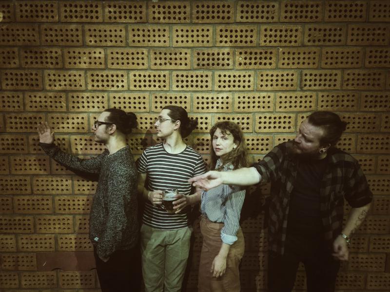 Obyvatelé cihlového domu